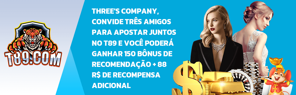 torcedor cruzeirense pagando aposta de futebol para amigo dotado